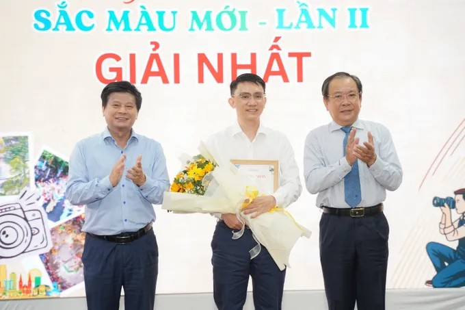 Giải nhất thuộc về tác giả Tống Trần Sơn với tác phẩm “Sức sống mới”