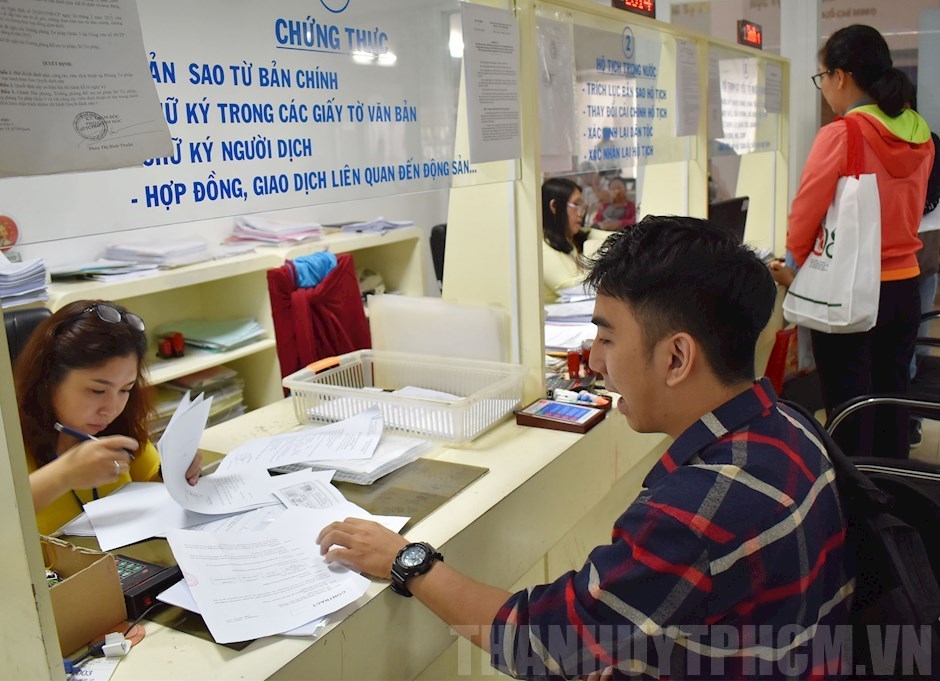 Một trong những đòi hỏi rất quan trọng để cải thiện môi trường đầu tư là năng lực và thái độ của đội ngũ cán bộ công thực thi công vụ. (Ảnh minh họa: Thanhuytphcm.vn)