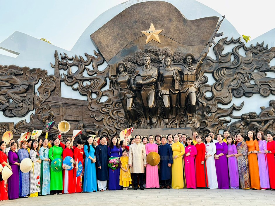 Lãnh đạo, cán bộ, công chức, viên chức huyện Bình Chánh về nguồn tham quan Khu Truyền thống Cách mạng Cuộc Tổng tiến công và nổi dậy Xuân Mậu Thân 1968 nhân các ngày lễ lớn của đất nước