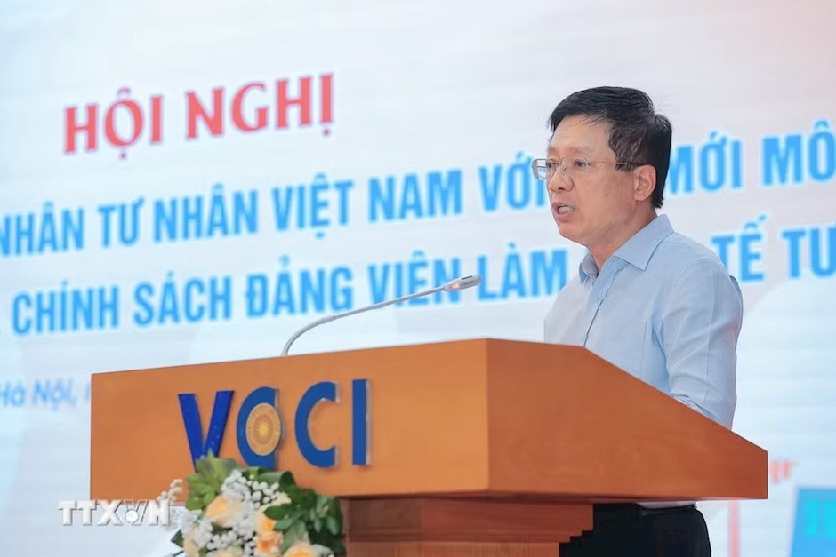 Đồng ch&iacute; Hồ Sỹ H&ugrave;ng, B&iacute; thư Đảng ủy, Chủ tịch Li&ecirc;n đo&agrave;n Thương mại v&agrave; C&ocirc;ng nghiệp Việt Nam ph&aacute;t biểu khai mạc hội nghị. (Ảnh: L&ecirc; Đ&ocirc;ng/TTXVN)