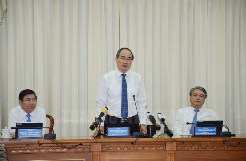 Bí thư Thành ủy TP Nguyễn Thiện Nhân phát biểu tại hội nghị.