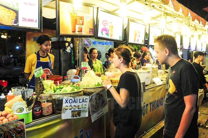Liên hoan ẩm thực “Món ngon các nước” năm 2019 được tổ chức tại TPHCM với chủ đề “Việt Nam – Bếp ăn của thế giới” - quảng bá văn hóa, hình ảnh TPHCM với du khách trong và ngoài nước.