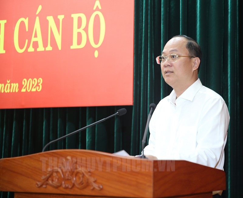 Đồng chí Nguyễn Hồ Hải công bố quyết định cán bộ tại buổi lễ