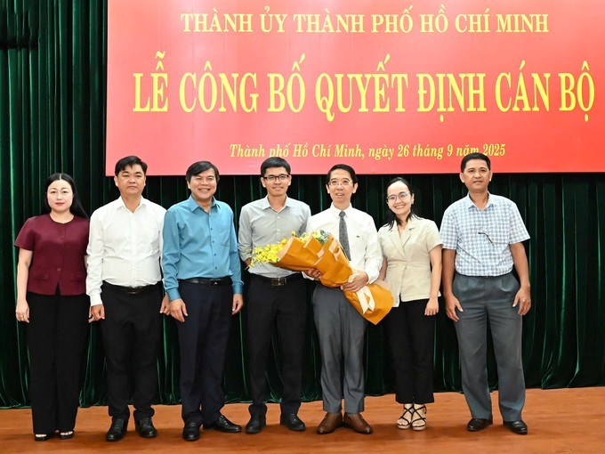 Đồng chí Nguyễn Thành Lợi được Ban Thường vụ Thành ủy TPHCM điều động, bổ nhiệm giữ chức Giám đốc, Tổng Biên tập Nhà Xuất bản Tổng hợp TPHCM. (Ảnh: SGGP)