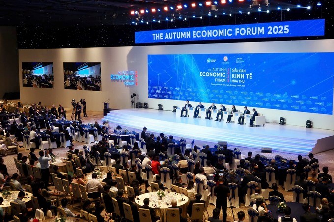 Phiên đối thoại chính sách giữa các doanh nghiệp, đại biểu với lãnh đạo bộ ngành Trung ương tại Diễn đàn. (Ảnh: SGGP)