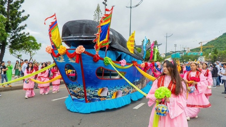 Nghi thức rước ông tại Lễ hội Nghinh Ông Thắng Tam.