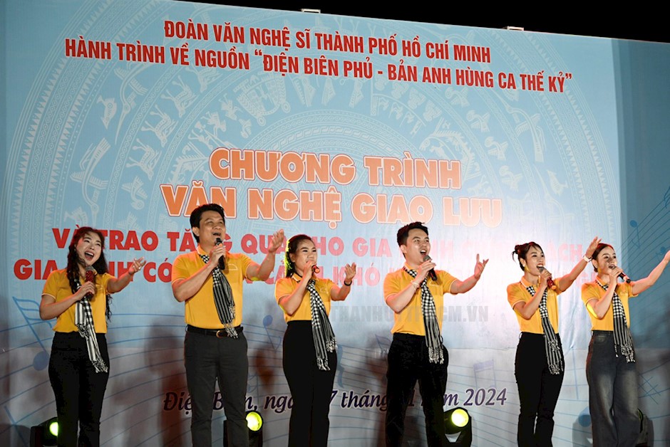 Tiết mục văn nghệ tại chương trình giao lưu