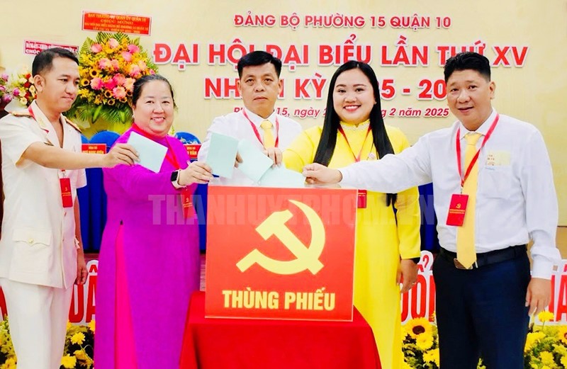 Các đại biểu đã bầu Ban chấp hành Đảng bộ Phường 15, Quận 10 nhiệm kỳ 2025-2030