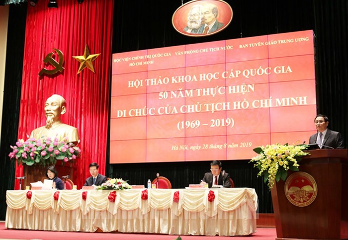 Trưởng Ban Tổ chức Trung ương Phạm Minh Chính phát biểu tại hội thảo