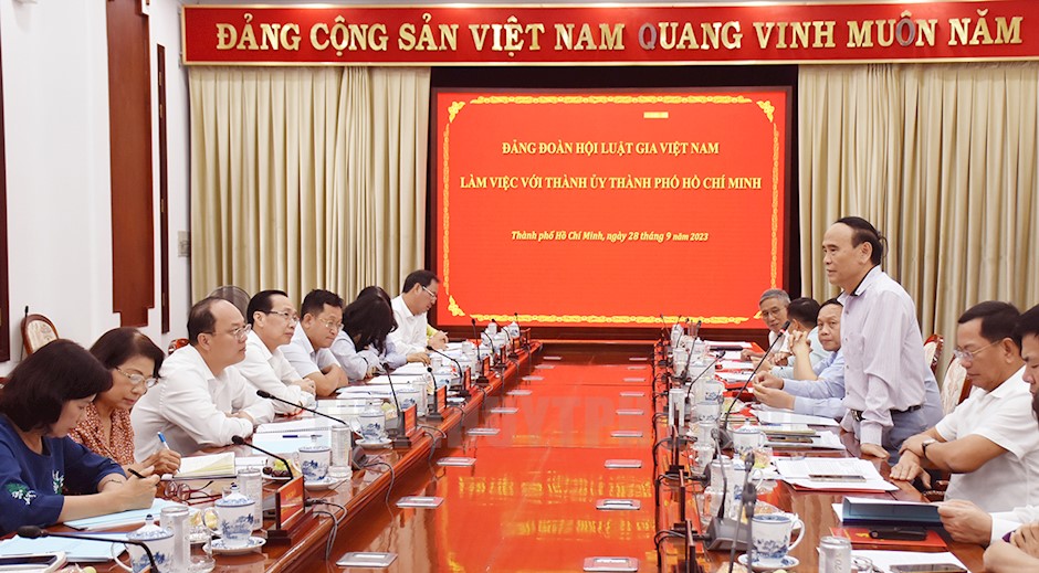 Đồng chí Nguyễn Văn Quyền phát biểu tại buổi làm việc