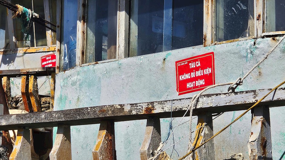 Tàu cá không đủ điều kiện của xã Long Hải được đóng biển để quản lý