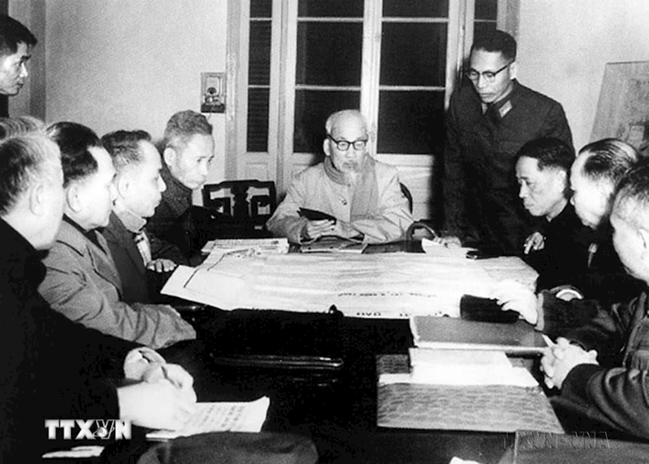 Ngày 28/12/1967, Bộ Chính trị họp phiên đặc biệt, thông qua Kế hoạch chiến lược năm 1968 "Chuyển cuộc chiến tranh cách mạng của nhân dân ta ở miền Nam sang một thời kỳ mới, thời kỳ tiến công và nổi dậy giành thắng lợi quyết định," chủ trương mở đợt Tổng tiến công và nổi dậy Xuân Mậu Thân 1968. (Ảnh: TTXVN)