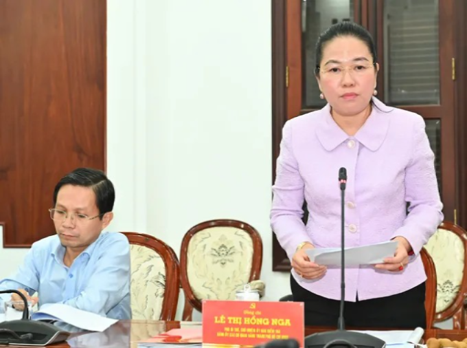 Phó Bí thư, Chủ nhiệm Ủy ban Kiểm tra Đảng ủy các cơ quan Đảng TPHCM Lê Thị Hồng Nga phát biểu. (Ảnh: SGGP)