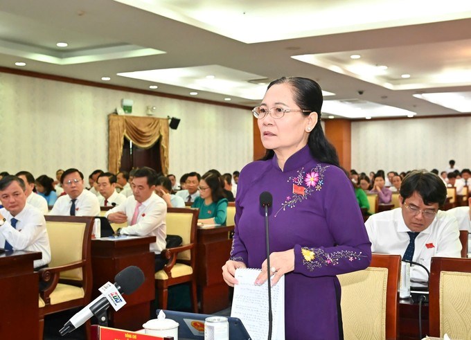 Đồng chí Nguyễn Thị Lệ, nguyên Phó Bí thư Thành ủy, nguyên Chủ tịch HĐND TPHCM, thảo luận tại kỳ họp. (Ảnh: SGGP)