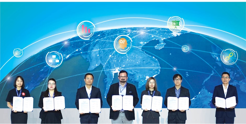 7 thành viên đầu tiên của Liên minh kinh tế On-chain toàn cầu tại lễ ra mắt trong khuôn khổ Diễn đàn kinh tế mùa thu 2025 vừa diễn ra tại TPHCM