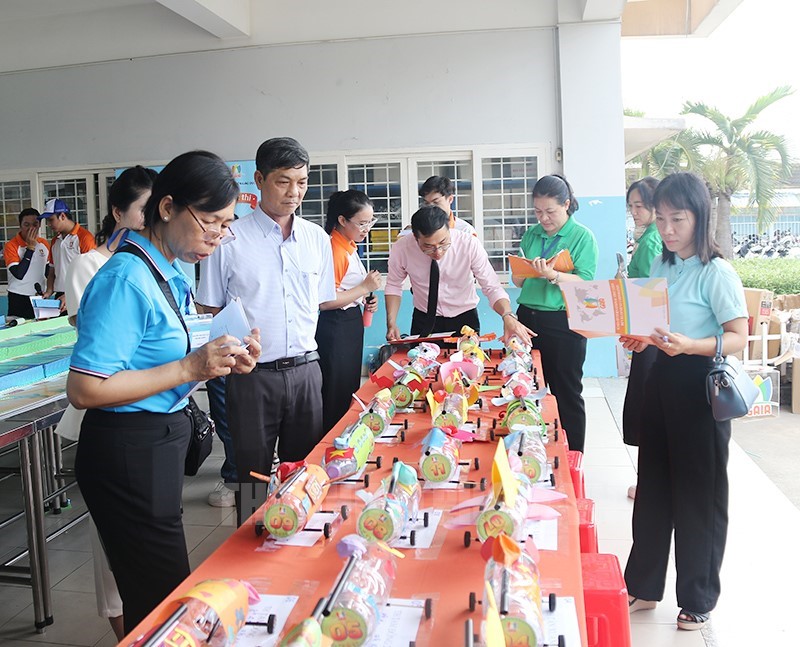 Sản phẩm của Cuộc thi  “Đua xe phản lực”.