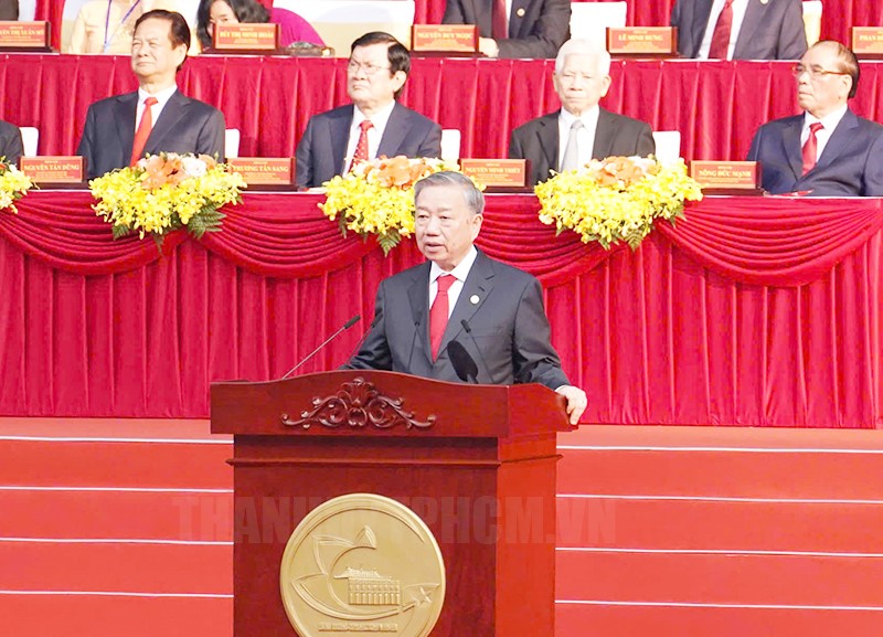 Đồng chí Tô Lâm đọc diễn văn tại lễ kỷ niệm.