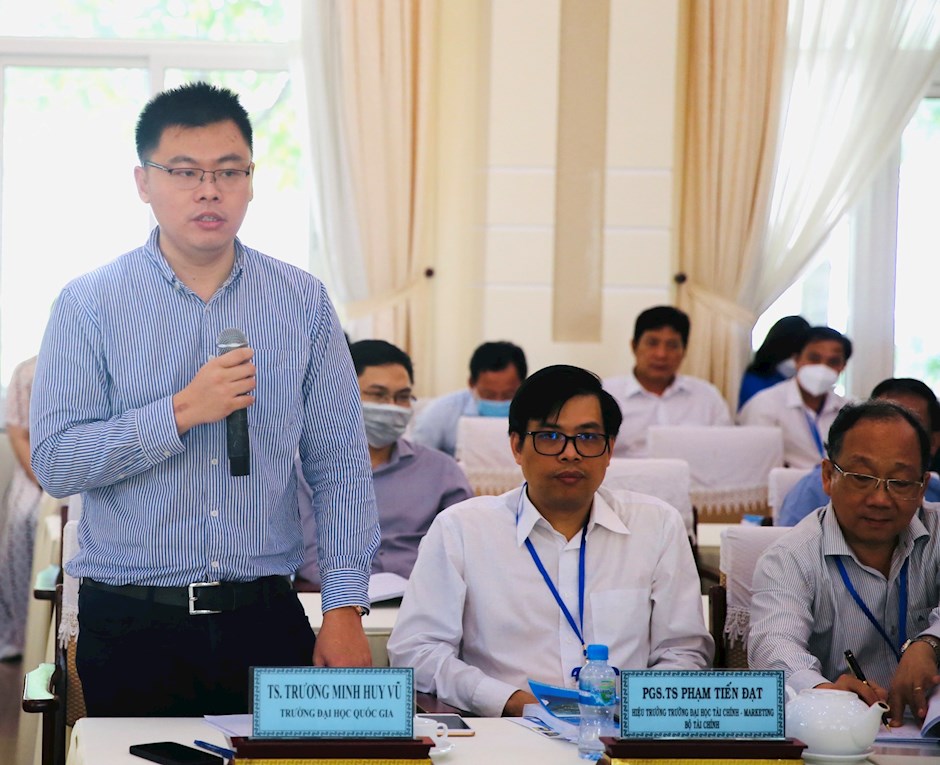 TS. Trương Minh Huy Vũ phát biểu tại hội thảo