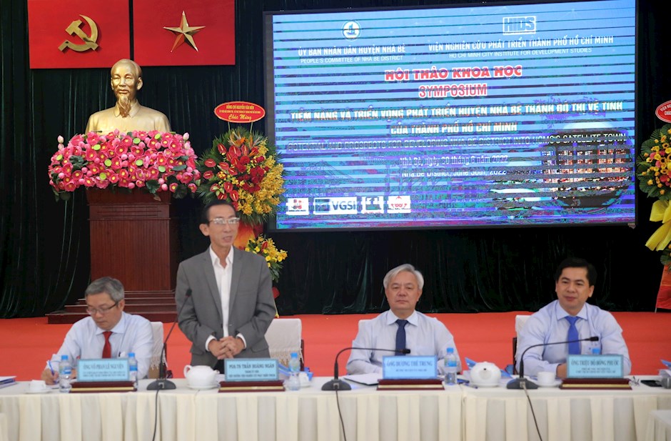 PGS.TS. Trần Hoàng Ngân phát biểu tại hội thảo