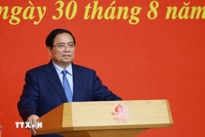 Thủ tướng Phạm Minh Chính phát biểu giao nhiệm vụ cho ông Lê Hoài Trung, Bí thư Trung ương Đảng, Quyền Bộ trưởng Bộ Ngoại giao. (Ảnh: TTXVN)