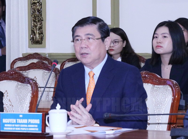 Chủ tịch UBND TP Nguyễn Thành Phong phát biểu tại buổi làm việc.