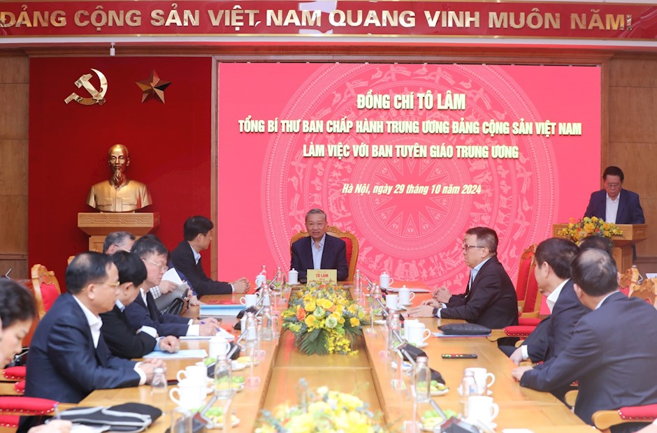 Quang cảnh buổi làm việc