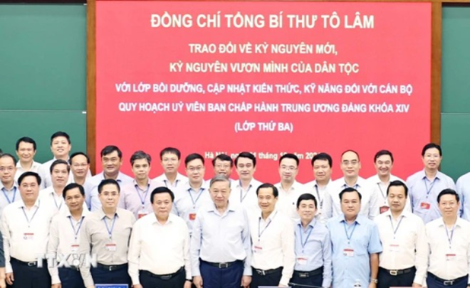 Tổng Bí thư Tô Lâm với cán bộ, học viên Lớp bồi dưỡng. (Ảnh: TTXVN)