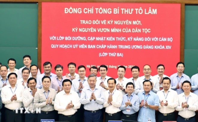 Tổng Bí thư Tô Lâm với cán bộ, học viên Lớp bồi dưỡng. (Ảnh: TTXVN)