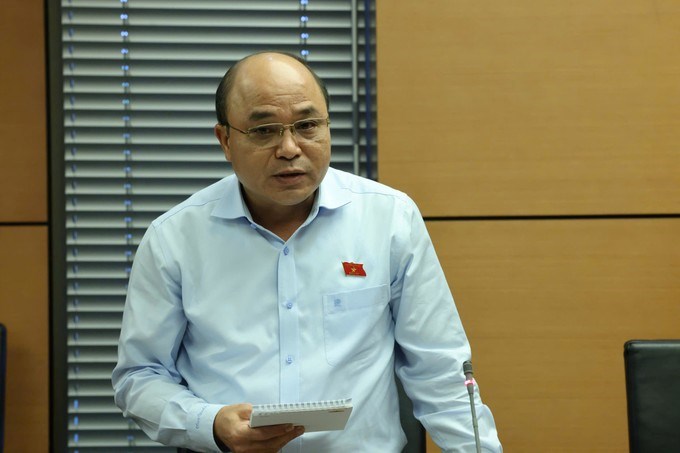 ĐB Đỗ Văn Yên (TPHCM) thảo luận tổ (Ảnh SGGP)