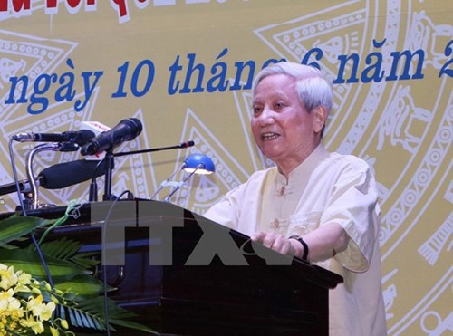 https://images.hcmcpv.org.vn/res/news/2017/06/10-06-2017-tri-an-nhung-dong-gop-to-lon-cua-nha-bao-bac-thay-hoang-tung-BEC01E0B-details.jpg?w=500&vs=10062017094754