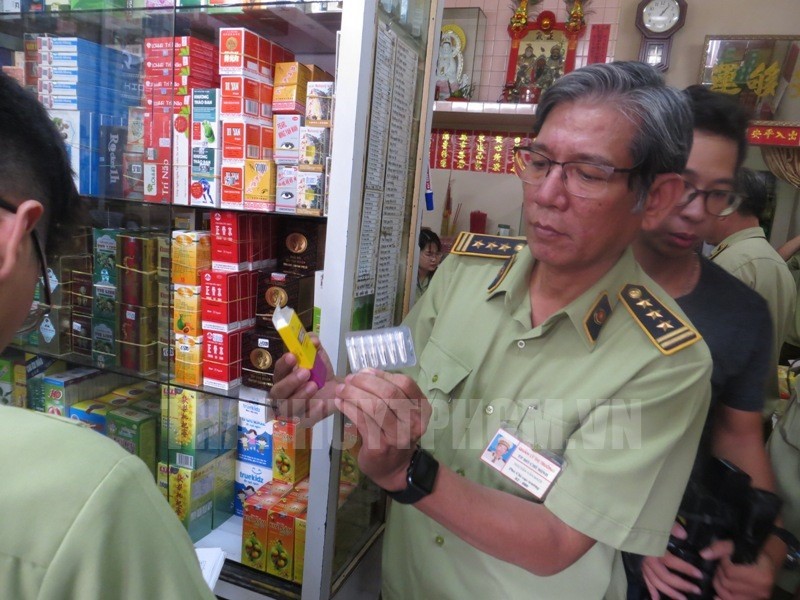NHÀ THUỐC VĨNH XUÂN ĐÓNG CỬA IM LẶNG GIỮA PHỐ CHỢ LỚN