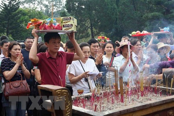 Lễ hội chùa Hương đỡ cảnh tắc nghẽn trong ngày khai hội