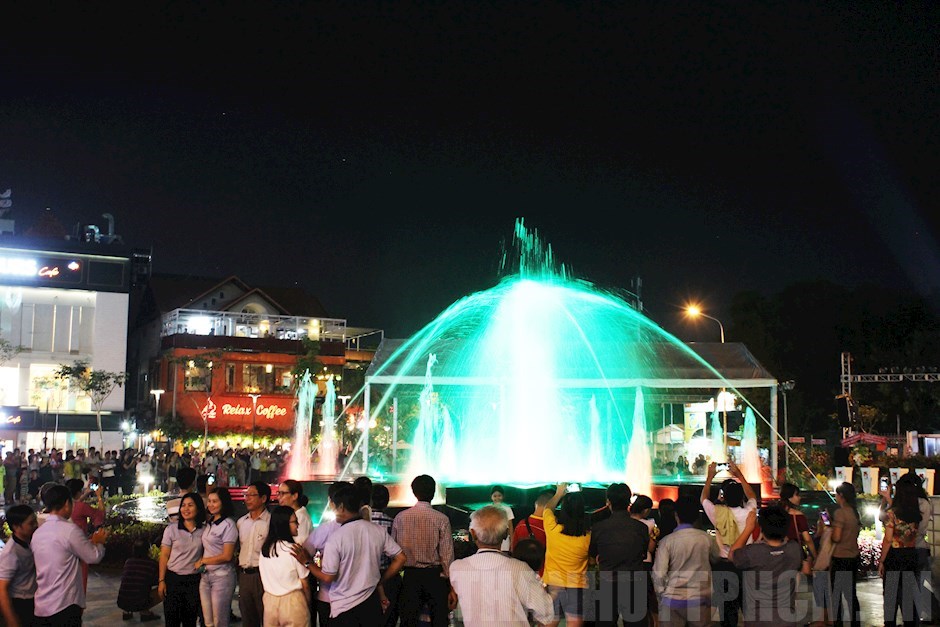 Quận 4 khánh thành Đài phun nước công viên Khánh Hội
