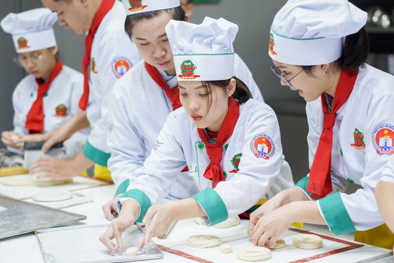 ĐẦU BẾP CHUYÊN NGHIỆP KHÔNG NGỪNG HỌC HỎI ĐỂ PHÁT TRIỂN KỸ NĂNG ẨM THỰC