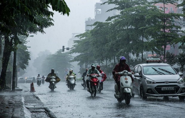 Mưa dông bao trùm các khu vực trên cả nước vào chiều tối và đêm 11/5