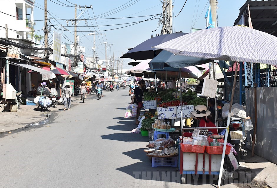 Chấn Chỉnh Tình Trạng Kinh Doanh Buôn Bán Tự Phát Xung Quanh Các Chợ