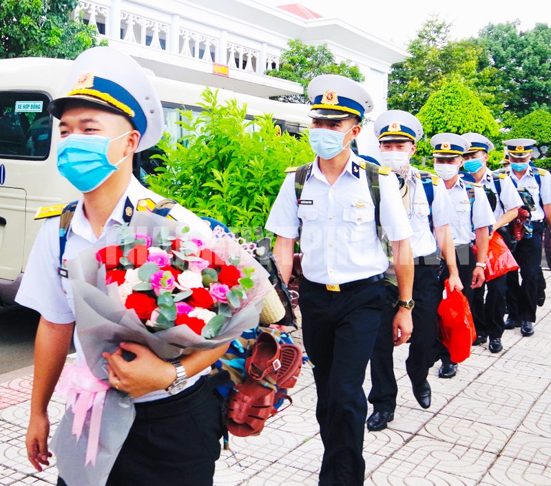 102 cán bộ, học viên Trường Cao đẳng Kỹ thuật Hải quân xuất quân tham gia  phòng, chống dịch tại TPHCM