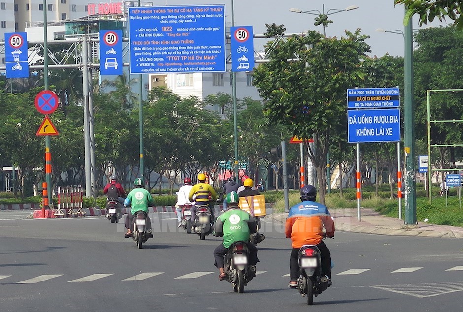 Tạm ngưng giao hàng không còn là một nỗi lo nữa khi nhìn vào bức ảnh này. Cảm nhận được những giây phút hiếm có của đồng bào vùng núi, khám phá những nét đẹp mới lạ trong cuộc sống.