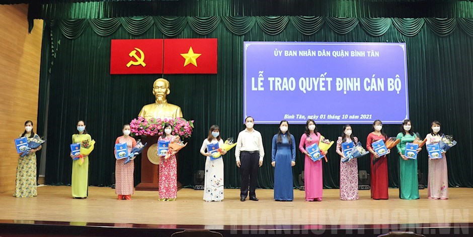 Bình Tân: Trao quyết định bổ nhiệm cán bộ ngành giáo dục