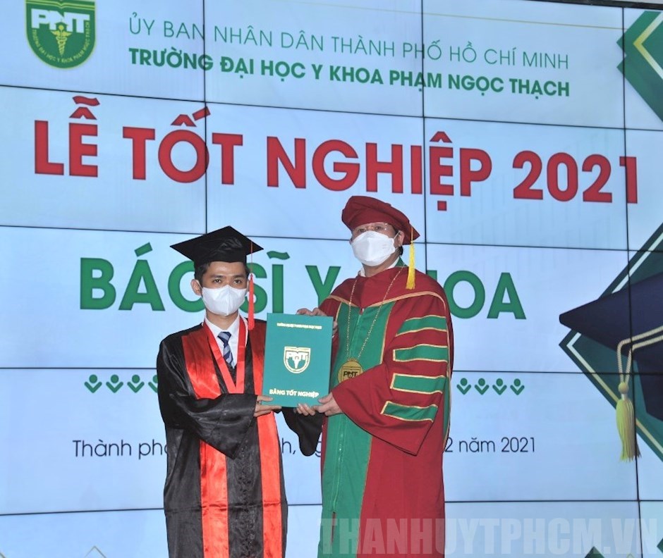 Trường ĐH Y khoa Phạm Ngọc Thạch trao bằng tốt nghiệp cho 1.143 ...