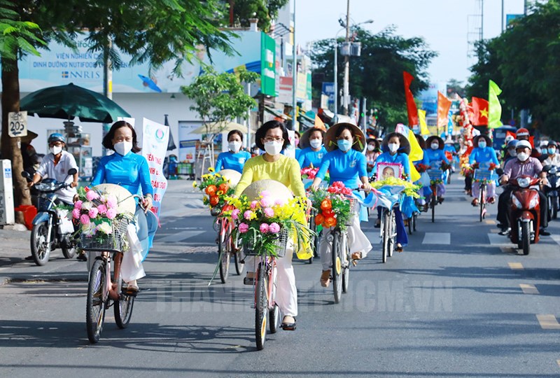 Hội thi trang trí và diễu hành xe đạp hoa chào mừng thành công Đại ...
