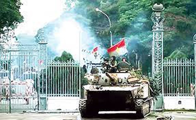 Chiến thắng 30/4/1975 là niềm tự hào của toàn dân Việt Nam. Hãy chiêm ngưỡng những hình ảnh kỷ niệm đáng nhớ để hiểu rõ hơn về tinh thần chiến đấu và đoàn kết vượt lên trên mọi khó khăn.
