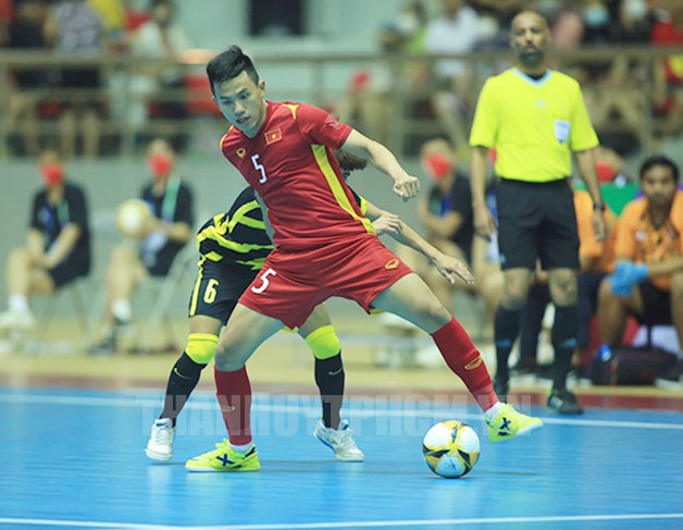 Thắng Malaysia 7-1, đội tuyển futsal nam Việt Nam tạm dẫn đầu bảng