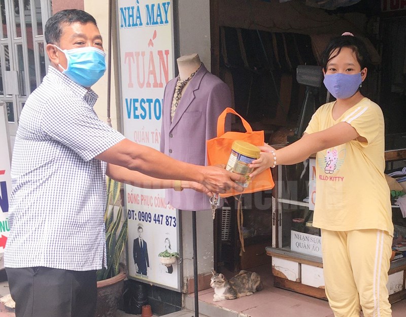 Trưởng Ban Công Tác Mặt Trận Khu Phố Gương Mẫu, Hết Lòng Vì Công Việc