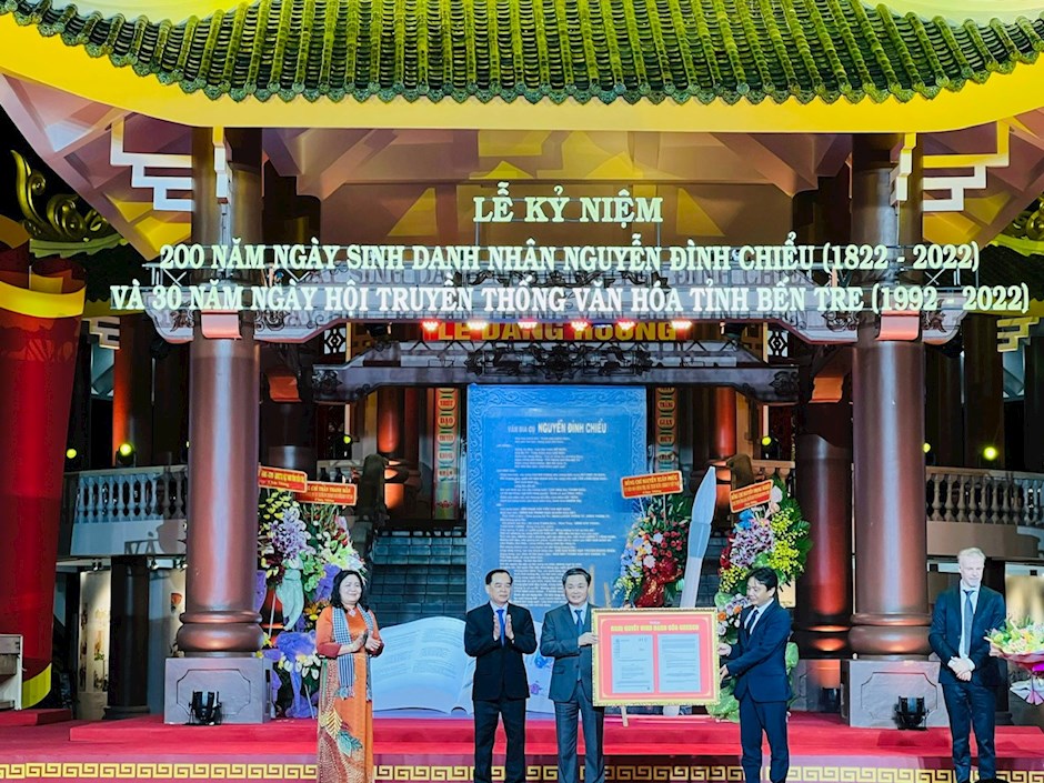 Lễ kỷ niệm 200 năm ngày sinh danh nhân Nguyễn Đình Chiểu Lễ Kỷ Niệm 200 Năm Ngày Sinh Danh Nhân Nguyễn Đình Chiểu