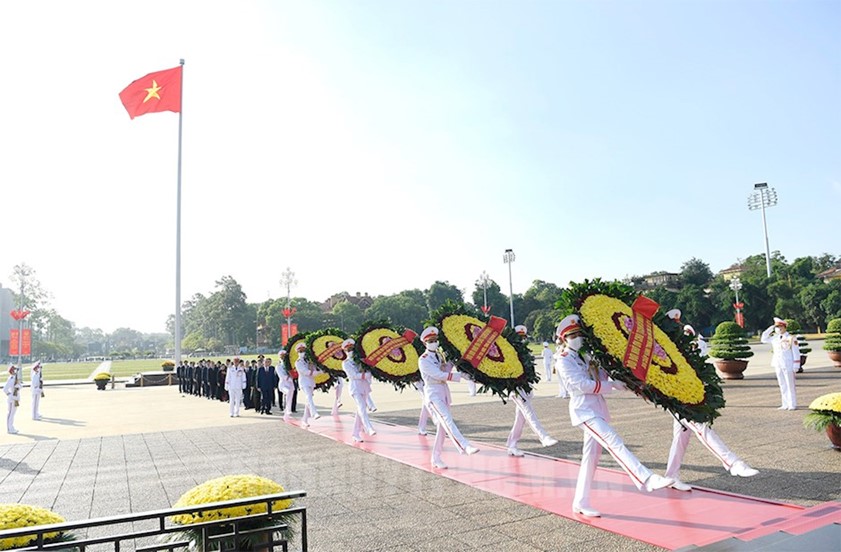 Lãnh đạo Đảng, Nhà nước đặt vòng hoa, dâng hương tưởng niệm các Anh hùng  liệt sĩ