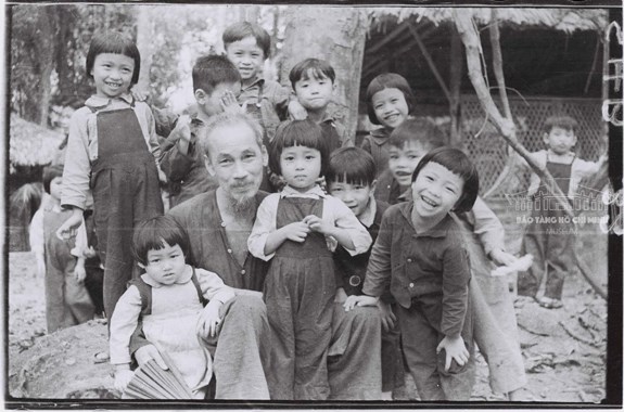 Thiếu nhi Việt Nam: Thiếu nhi là niềm vui của gia đình, xã hội và đất nước. Họ vô cùng đáng yêu, đáng trân trọng và đáng yêu thương. Hãy xem hình ảnh thiếu nhi Việt Nam để thấy sự tinh nghịch, tươi trẻ và vô cùng yêu đời.