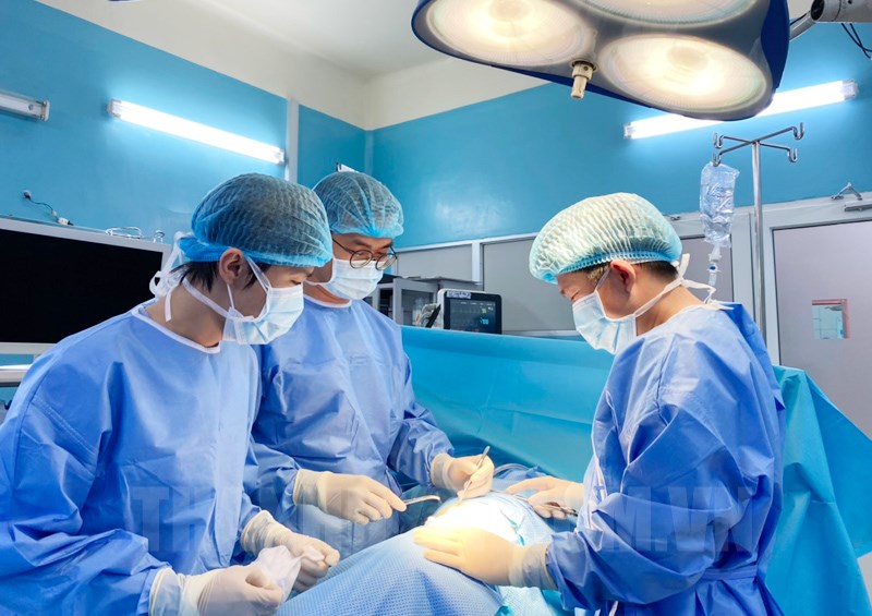 Phối hợp phẫu thuật cho người bệnh bướu tuyến thượng thận hiếm gặp Phối hợp phẫu thuật cho người bệnh bướu tuyến thượng thận hiếm gặp