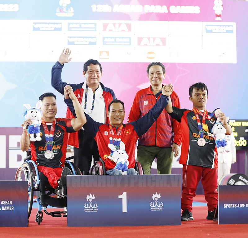 ตัวแทนกีฬาเวียดนามคว้า 15 เหรียญทองในวันแรกอาเซียนพาราลิมปิกเกมส์ ครั้งที่ 12