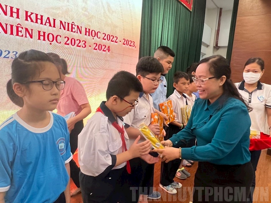 Quận 6 Trao học bổng Nguyễn Thị Minh Khai cho học sinh vượt khó, học giỏi